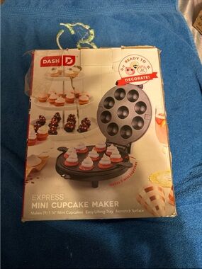 Dash Express Mini Cupcake Maker - Black